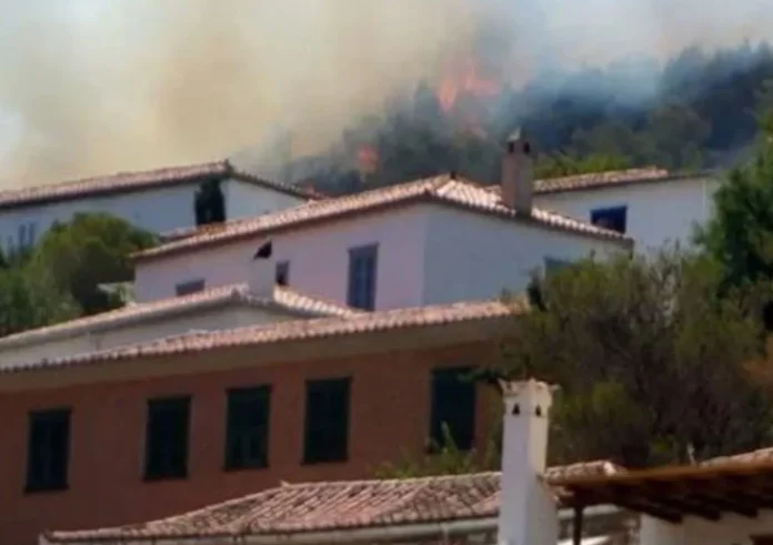Φωτιά τώρα στην Ύδρα – Συναγερμός στην Πυροσβεστική