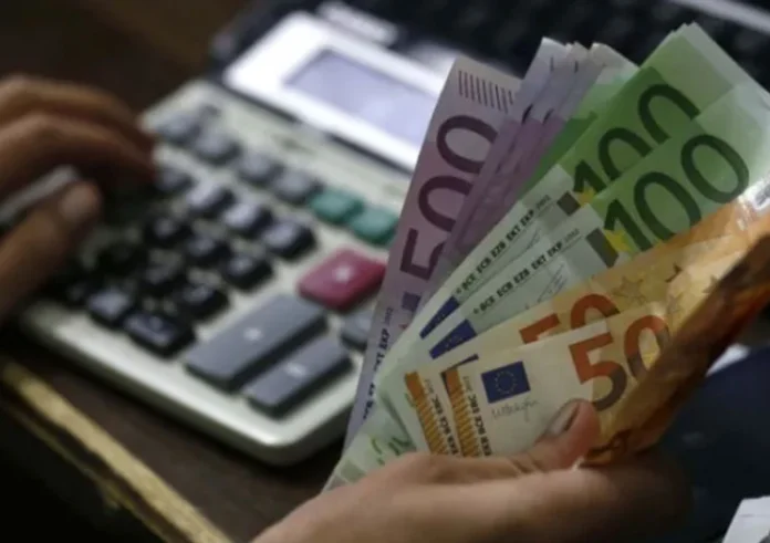 Πακέτο μέτρων για την οικονομική ανακούφιση συνταξιούχων, δημοσίων υπαλλήλων και ελεύθερων επαγγελματιών