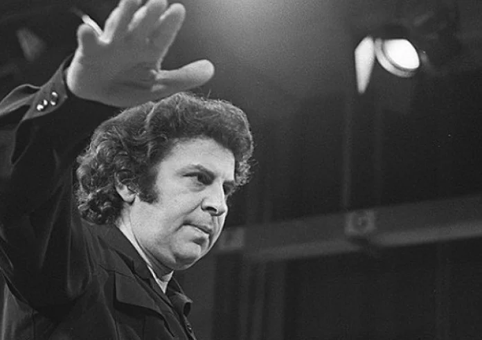 Μαργαρίτα Θεοδωράκη: Η μητέρα μου δεν ήξερε ότι έχει πεθάνει ο πατέρας μου, είδε τον τάφο στην τηλεόραση