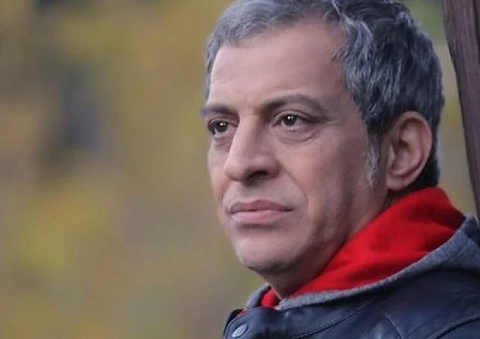 Θέμης Αδαμαντίδης: Έσπρωξε ρεπόρτερ έξω από το δικαστήριο – Η αντίδραση της Καινούργιου
