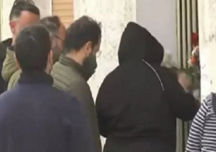 Πάτρα: Έρευνα στο σπίτι της Ρούλας Πισπιρίγκου. Τι ζήτησε η εισαγγελέας - Άνοιξε η αδελφή της. Με τι εκνευρίστηκε