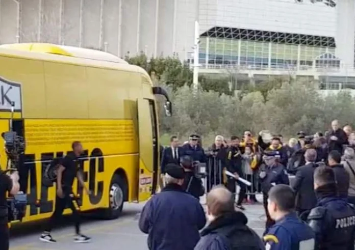 ΑΕΚ - Παναθηναϊκός: Η υποδοχή των παικτών στο ΟΑΚΑ