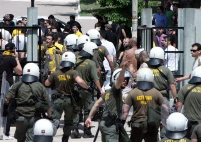 Η αστυνομία σταμάτησε επίθεση οπαδών της ΑΕΚ σε σύνδεσμο του ΠΑΟΚ!