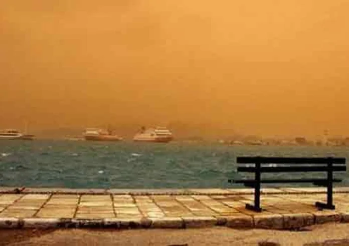 Καιρός: Σκόνη, υγρασία και τοπικές βροχές συνθέτουν το σκηνικό για σήμερα – Πού θα κυμανθεί η θερμοκρασία