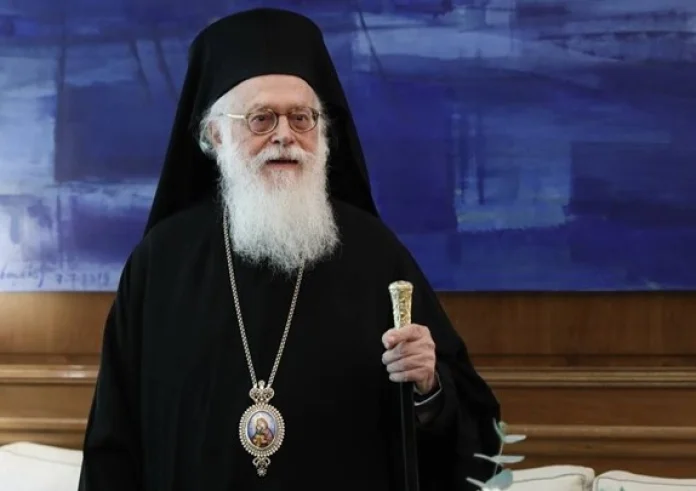 Κρίσιμες ώρες για τον Αρχιεπίσκοπο Αναστάσιο - Μπήκε στο χειρουργείο
