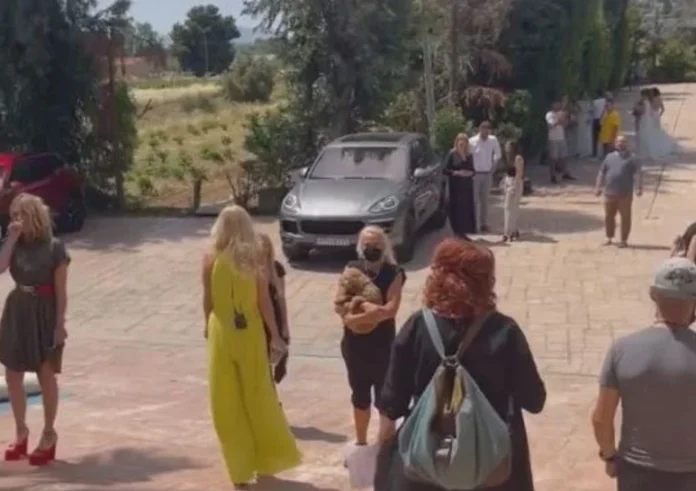 Τηλεφώνημα για βόμβα στον ΑΝΤ1: Εργαζόμενοι εγκαταλείπουν το κτίριο