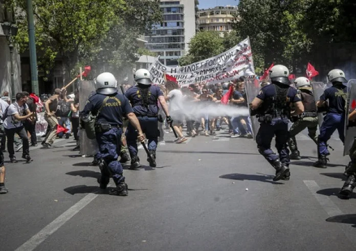 Δέκα συλλήψεις για τα επεισόδια σε Αθήνα και Θεσσαλονίκη: Ένας τραυματίας αστυνομικός