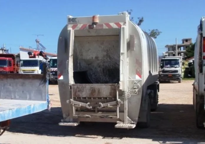 Θεσσαλονίκη: Τραυματίστηκε εργαζόμενη στην καθαριότητα – Έπεσε από το απορριμματοφόρο