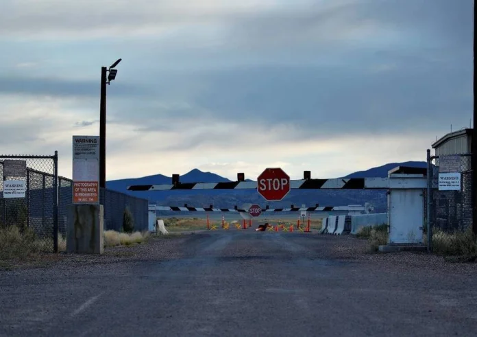 Σάλος με τις φωτογραφίες απο την Area 51: Τι κρύβουν οι ΗΠΑ σε υπόστεγο;