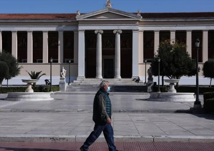 Κορονοϊός: Η εκτόξευση των κρουσμάτων επαναφέρει τη συζήτηση για τις μάσκες