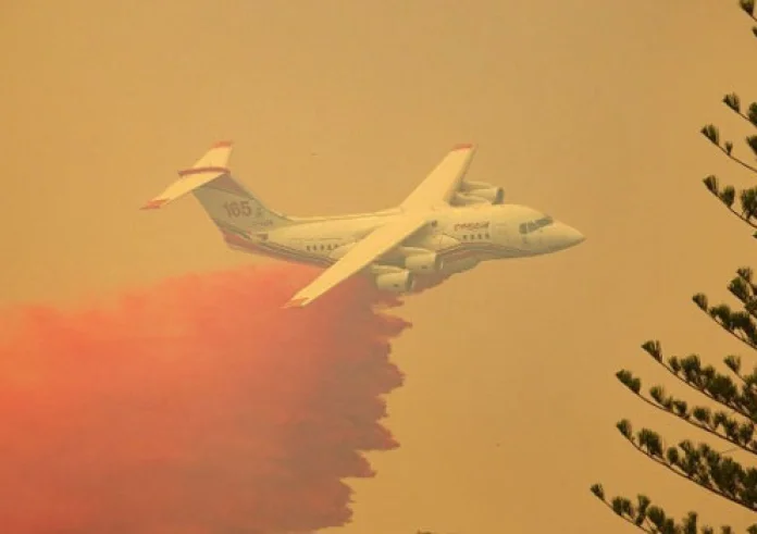 Φωτιά στη Ρόδο: Ολονύκτια μάχη για να περιοριστεί το πύρινο μέτωπο – Φόβοι για αναζωπυρώσεις