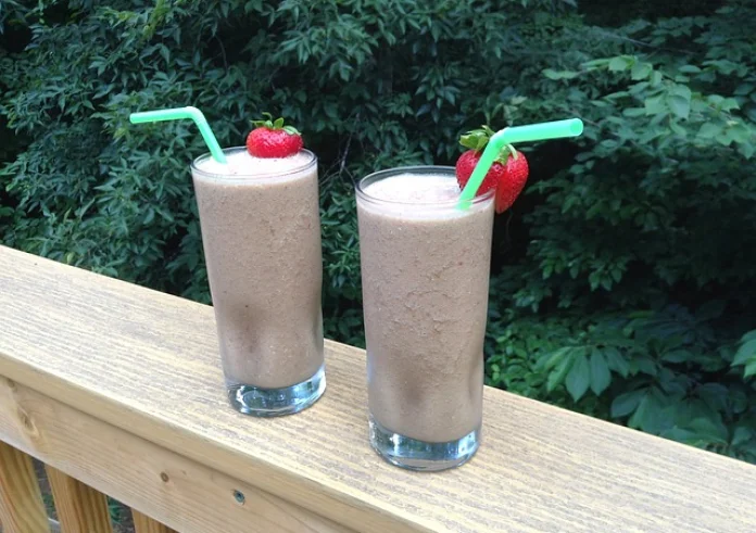 Απολαυστικό smoothie με κακάο και φυστικοβούτυρο