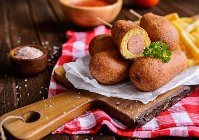 Σπιτικά corn dogs
