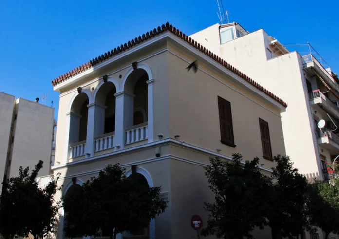 Tο στοιχειωμένο σπίτι στην Καλλιθέα και ο καταραμένος έρωτας δύο νέων καλλιτεχνών