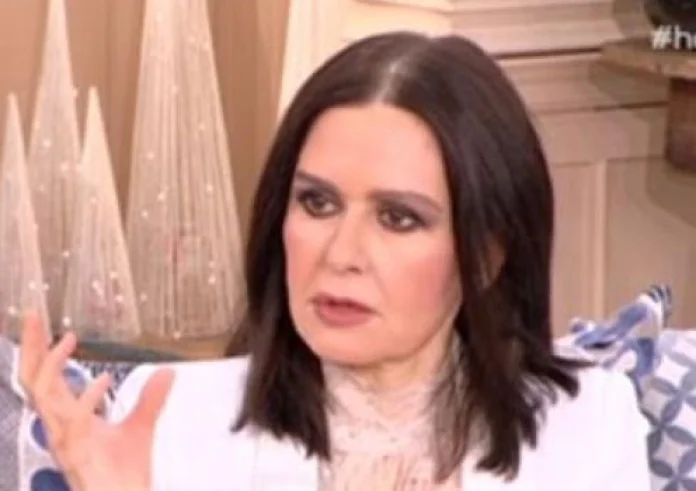 Κάτια Δανδουλάκη: Ώσπου να αποκτήσω τη δύναμη να λέω στοπ στην τριλοποδιά, άντεχα στωικά με παρωπίδες