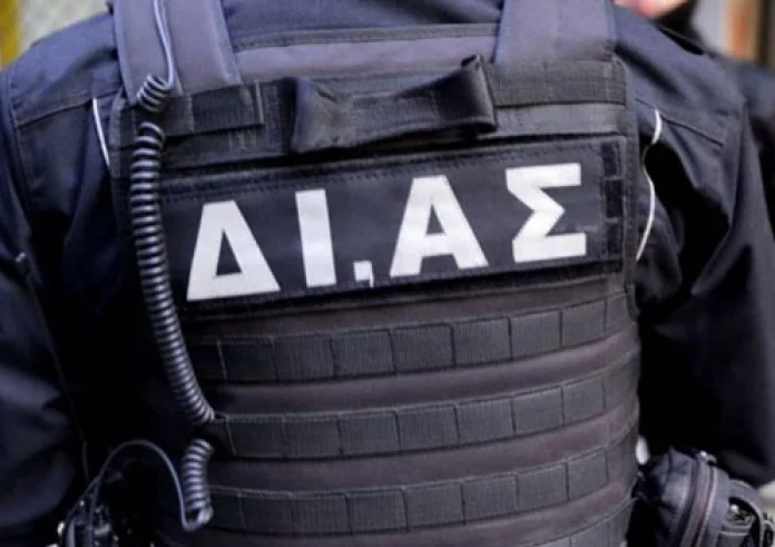 Ένταση μεταξύ αστυνομικών και αντιεξουσιαστών που έκαναν πορεία για τον Γρηγορόπουλο στον Κολωνό