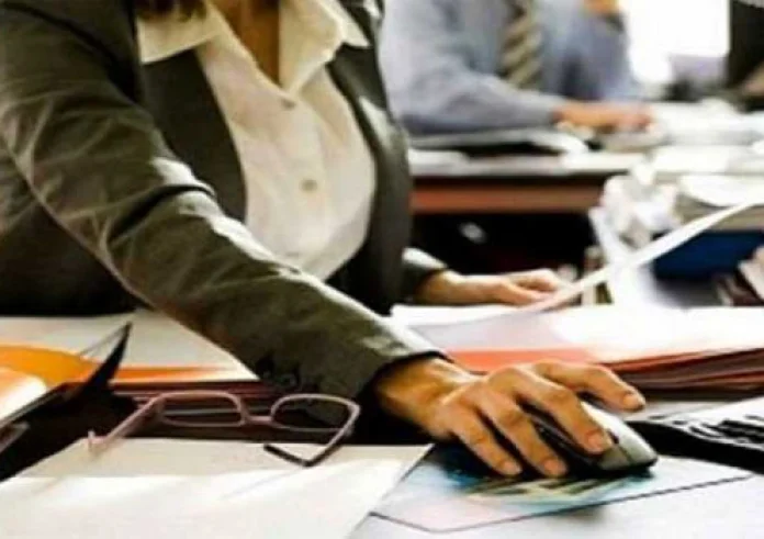 Αυξήσεις στους μισθούς των δημοσίων υπαλλήλων μετά από 14 χρόνια – Οι κερδισμένοι του προϋπολογισμού 2024