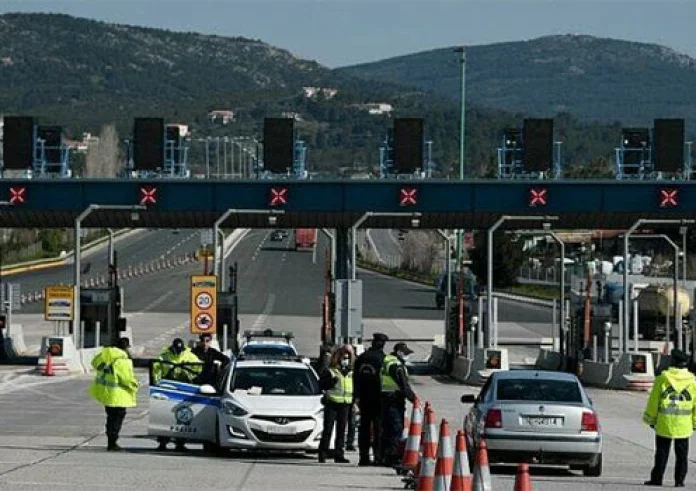 Χριστούγεννα: Απαγόρευση μετακίνησης με 30.000 οχήματα να έχουν περάσει τα διόδια