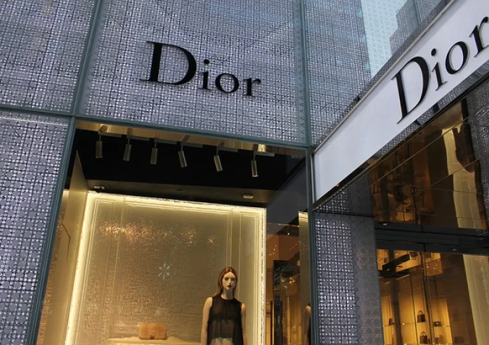 Σκάνδαλο Dior και Armani στην Ιταλία – Τσάντες που πωλούνται για 2600 ευρώ φτιάχνονται με 53 ευρώ από Κινέζους μετανάστες