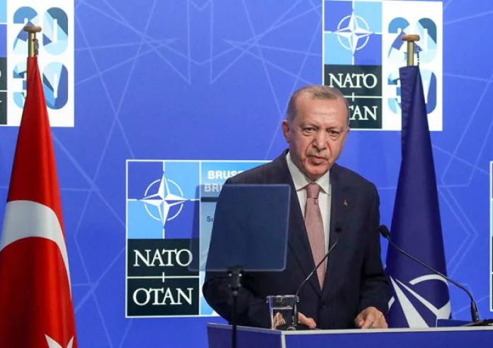 Ερντογάν: Συνεχίζει το παραλήρημα και τις προκλήσεις μετά τη Σύνοδο του ΝΑΤΟ