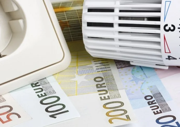 Νοικοκυριά και επιχειρήσεις πρέπει να πληρώσουν φόρους 2,8 δισ. μέχρι τη Δευτέρα