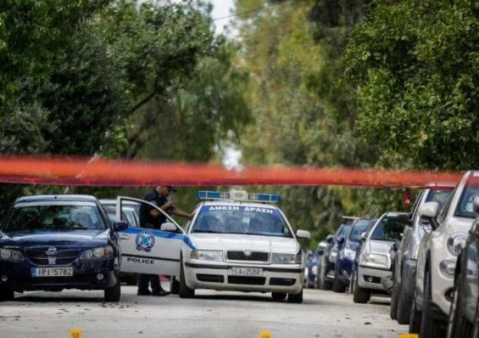Έγκλημα στη Νέα Σμύρνη: Ο 18χρονος μαχαίρωσε στο στήθος τον 16χρονο αδερφό του για μία μπλούζα