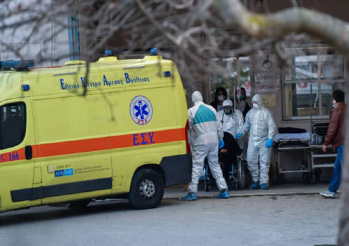 Τροχαίο στην Πάτρα: Ηλικιωμένη καρφώθηκε στο παρμπρίζ αυτοκινήτου