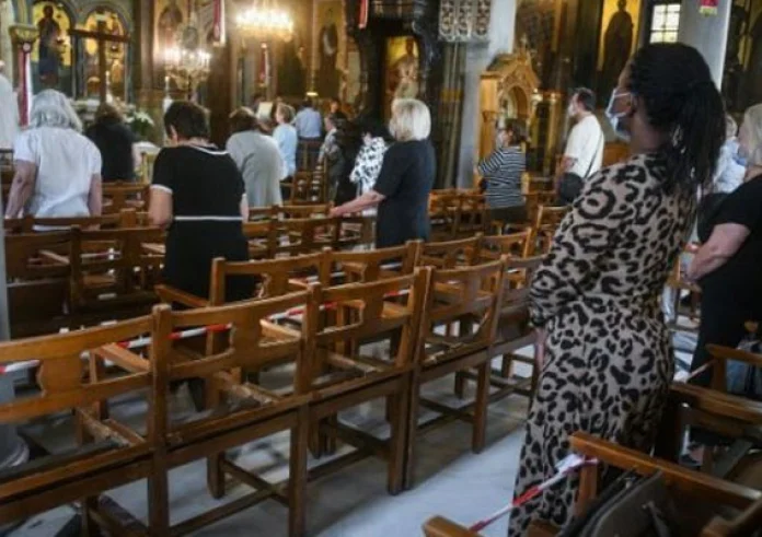 Κορονοϊός: Πώς θα λειτουργήσουν τελικά οι εκκλησίες μέχρι και τα Θεοφάνεια