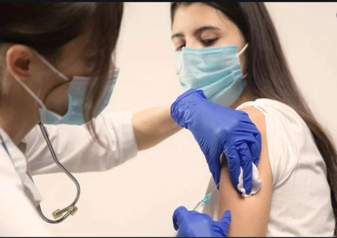 Πάνω από 75% του ενήλικου πληθυσμού έχει εμβολιαστεί πλήρως στην Κύπρο