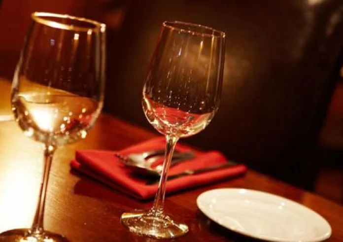 Τρεις γευστικές στάσεις κοντά στη Βαρβάκειο για τους λάτρεις των μεζέδων