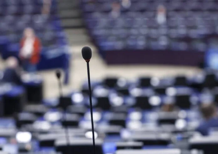 Ευρωεκλογές: Πολιτικές αναταραχές και μούδιασμα στην Ευρώπη μετά την άνοδο της Ακροδεξιάς