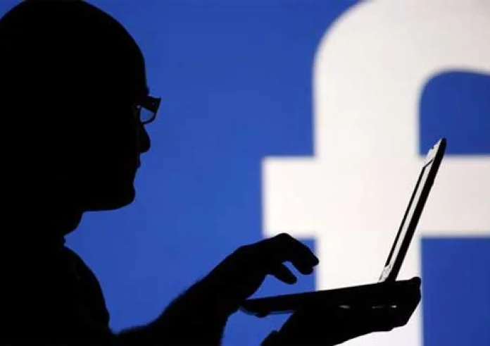 Facebook: Πώς θα καταλάβετε αν έχουν φτιάξει ψεύτικο προφίλ με το όνομά σας