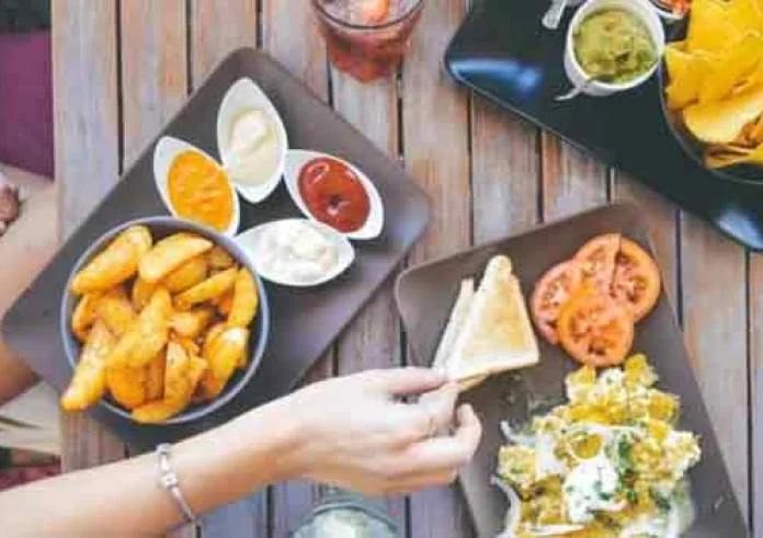 Τι παθαίνουμε όταν τρώμε γρήγορα