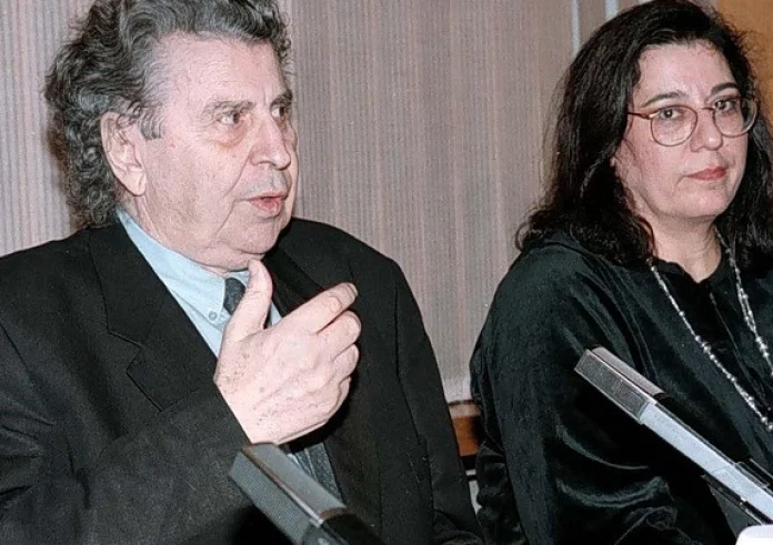 Η Μαρία Φαραντούρη αποχαιρετά τον Μίκη Θεοδωράκη