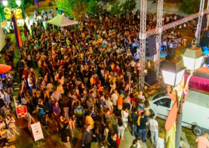 Τρίκαλα: Έδειχνε γυμνές φωτογραφίες της πρώην του σε φεστιβάλ – Του επιτέθηκαν ο πατέρας και οι φίλοι της