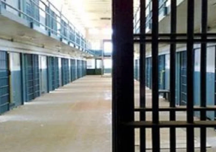 Νεαρός κρατούμενος έδινε Πανελλήνιες και τράβηξε μαχαίρι στον επιτηρητή