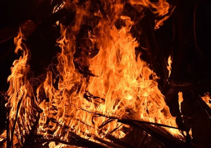 Πύρινη κόλαση στην Κύπρο: Εκκενώνονται χωριά – Στέλνει βοήθεια η Ελλάδα