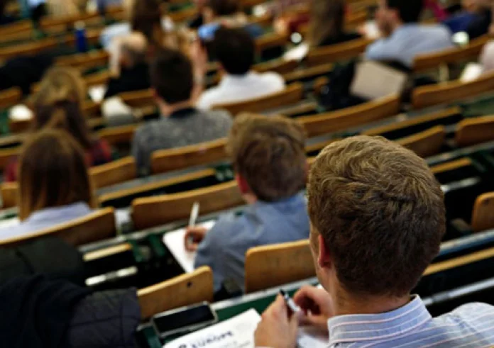 Απόφοιτος του Δημοκρίτειου Πανεπιστημίου Θράκης με άτυπο Asperger