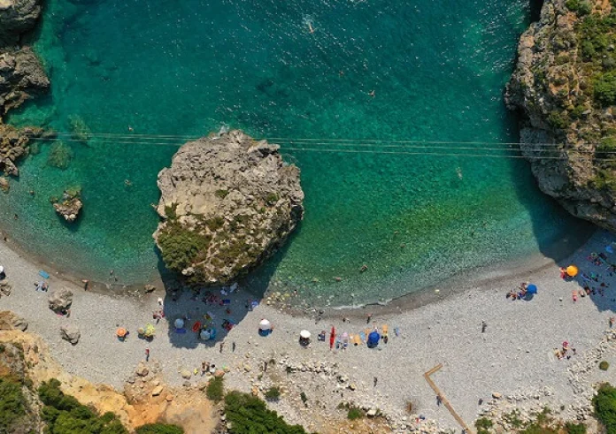 Η μεθυστική ελληνική παραλία με το τρομακτικό όνομα