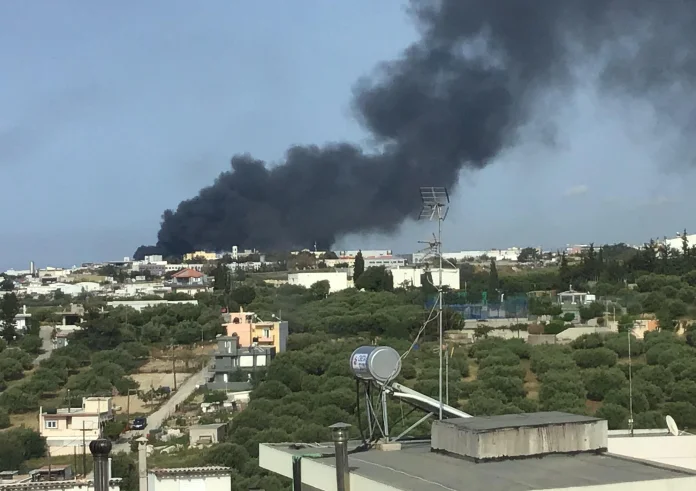 Μεγάλη φωτιά στην Βιομηχανική Περιοχή Ηρακλείου
