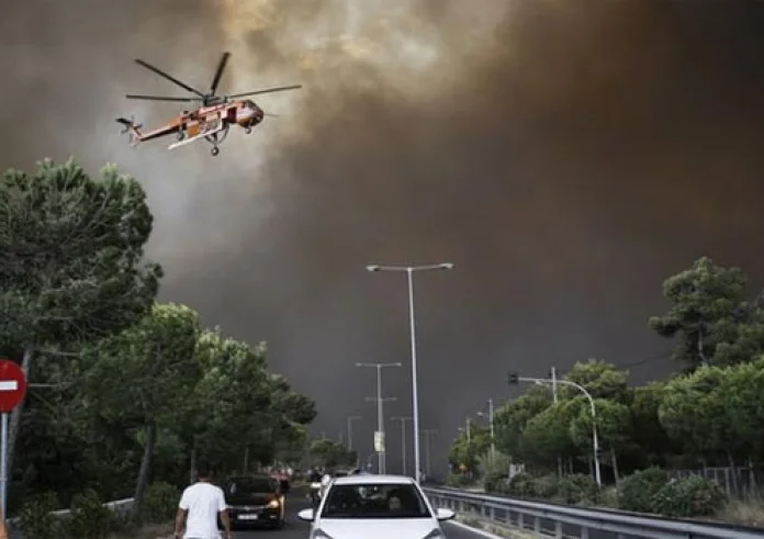 Φωτιά στα τα Δερβενοχώρια: Διακοπή κυκλοφορίας σε δρόμους