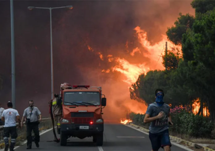 Κάρυστος: Ξεκίνησε η εκκένωση του χωριού Ποτάμι - Μαίνεται η φωτιά στην Υλίκη Βοιωτίας