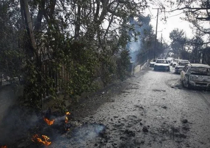 Τι να προσέχουν όσοι καθαρίζουν σε περιοχές από όπου πέρασε η φωτιά