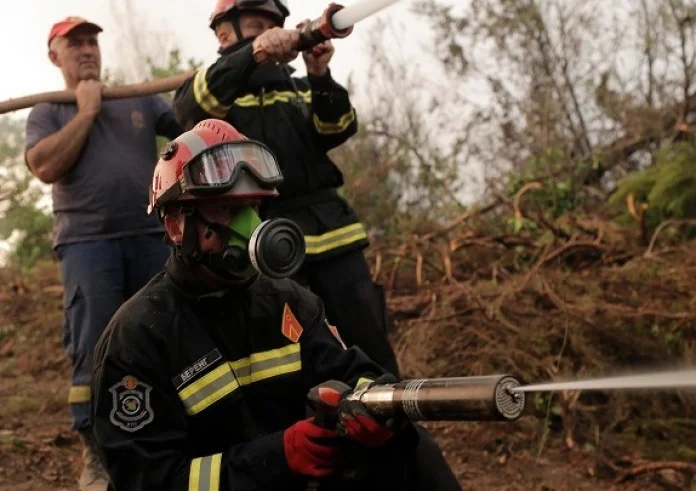 Ηράκλειο: Σε εξέλιξη πυρκαγιά κοντά στον Κρουσώνα