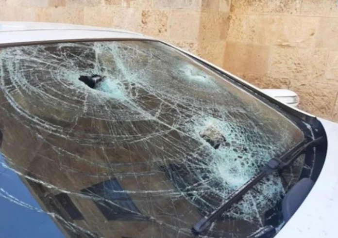 Χανιά: Καθηγητές στο στόχαστρο – Τους βρίζουν χυδαία και τους σπάνε τα αυτοκίνητα έξω από σχολεία
