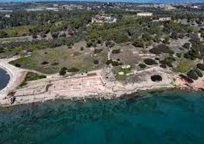 Η γαλάζια πολιτεία των νεκρών: Οι εκπληκτικές Κατακόμβες της Κορινθίας