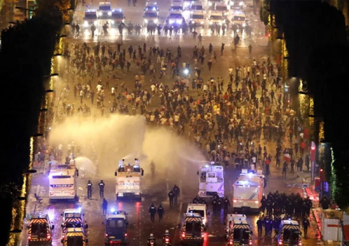 Γαλλία: Περισσότεροι από 60 αστυνομικοί τραυματίστηκαν στις χτεσινές διαδηλώσεις