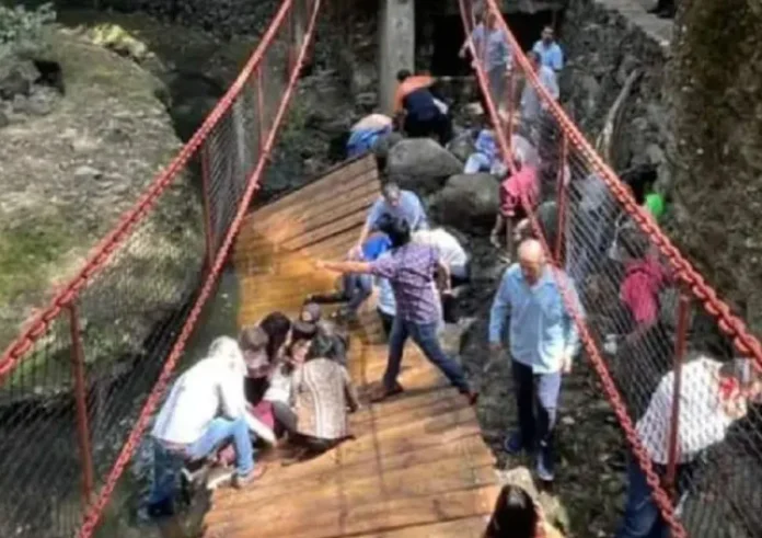 Μεξικό: Κρεμαστή γέφυρα κατέρρευσε στα εγκαίνιά της- 25 τραυματίες