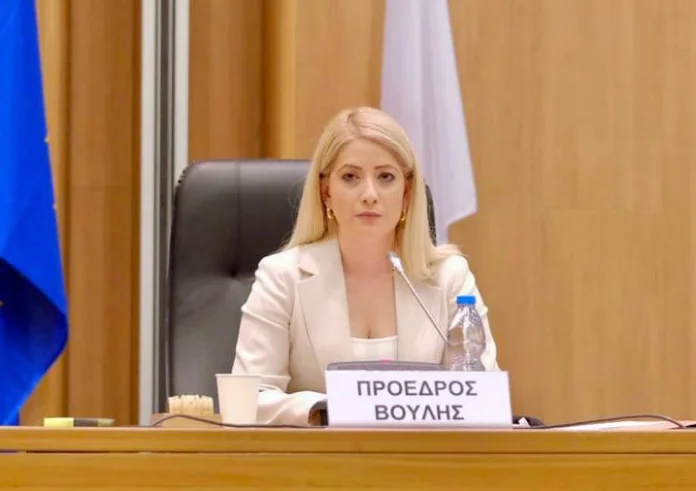 Η πρώτη γυναίκα πρόεδρος της Βουλής των Αντιπροσώπων της Κύπρου είναι μόλις 36 χρόνων