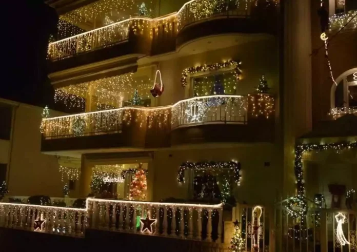 Κοζάνη: Υπερπαραγωγή με 10.000 λαμπιόνια και φέτος το «σπίτι των Χριστουγέννων»
